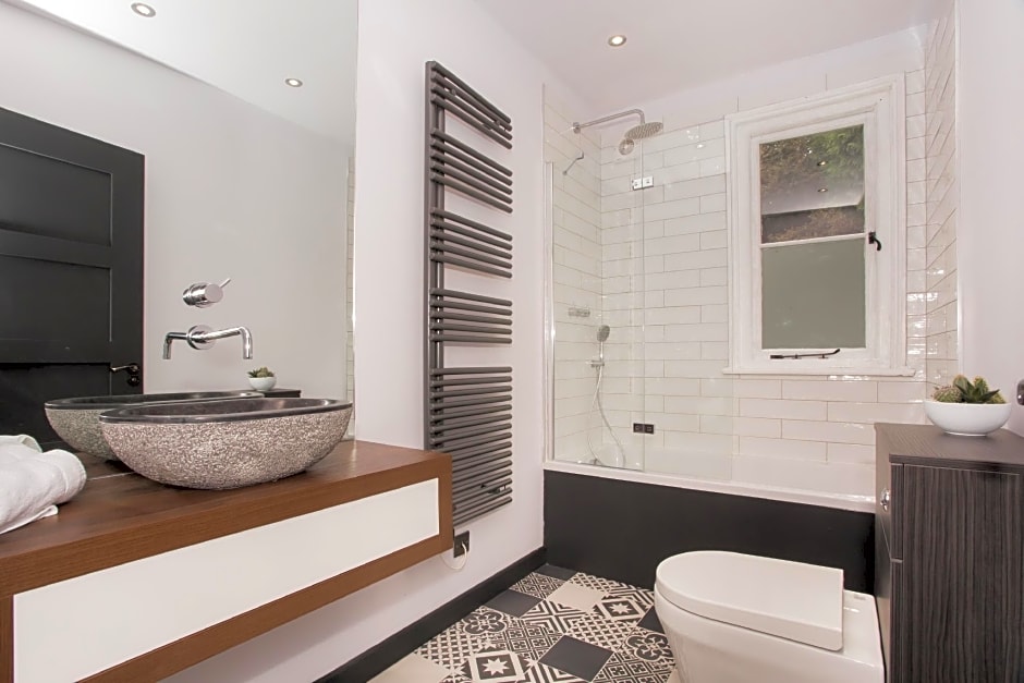 Locksbrook Lodge - Hot Tub - Spacious Outdoor Space