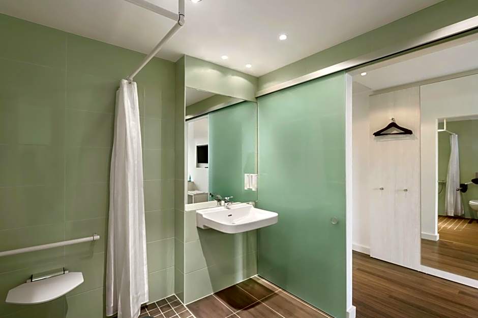 Super 8 by Wyndham Munich City North