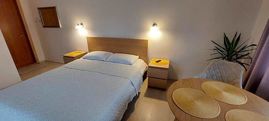 Apartamentai šalia baseino