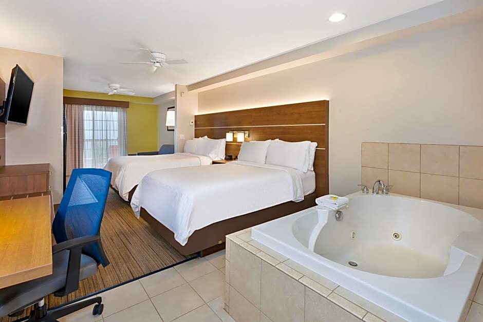 Holiday Inn Express & Suites Petoskey by IHG