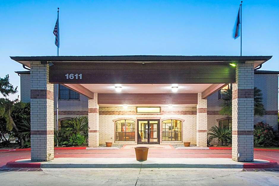 Quality Inn University Near Downtown