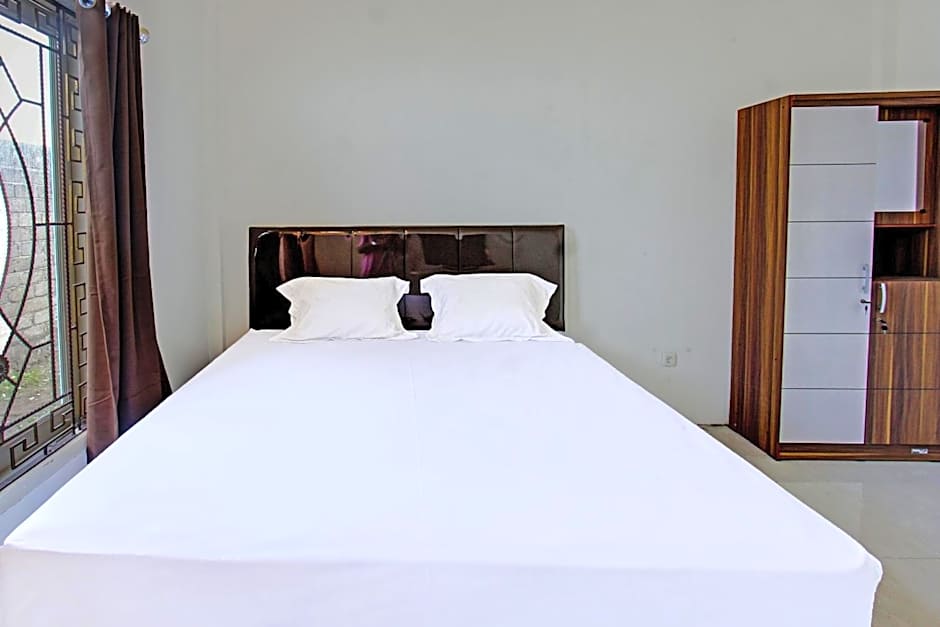 OYO 91739 Ayu Bypass MansionNearBundaran Gerung