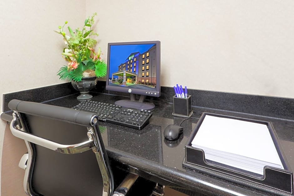 Holiday Inn Express Hotel & Suites Charleston-Southridge By IHG