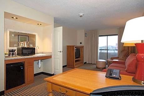 One-Bedroom King Suite - Mobility/Hearing Accessible with 3X3 Shower