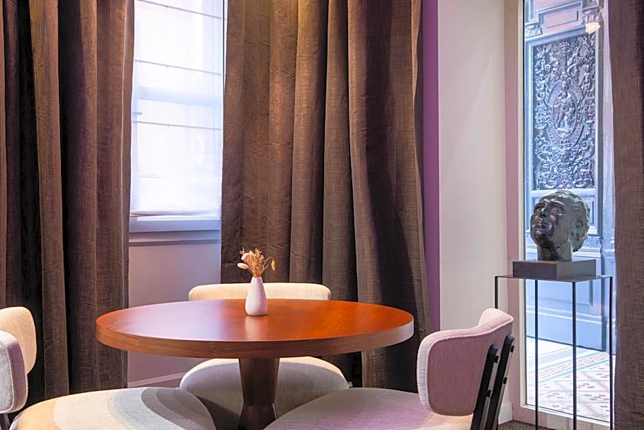 Le Grand Balcon Hotel