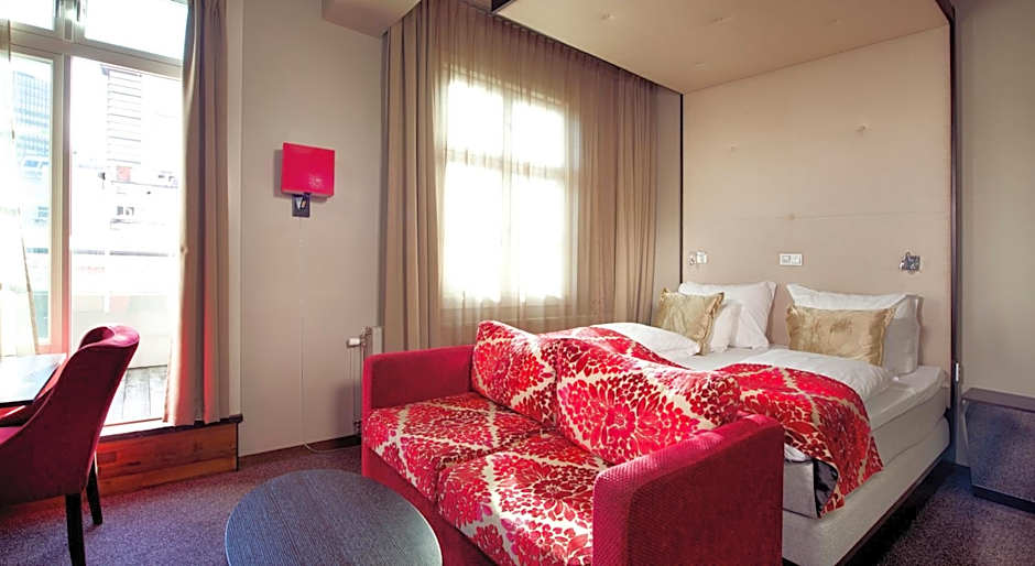 Home Hotel Folketeateret