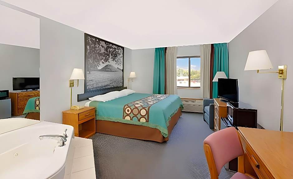 Super 8 by Wyndham Macomb