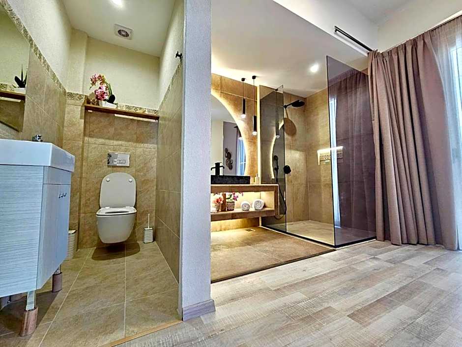 Golden City Center Suites