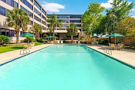 La Quinta Inn & Suites by Wyndham New Orleans Airport