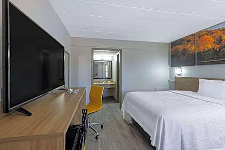 2 Queen Beds Smoking