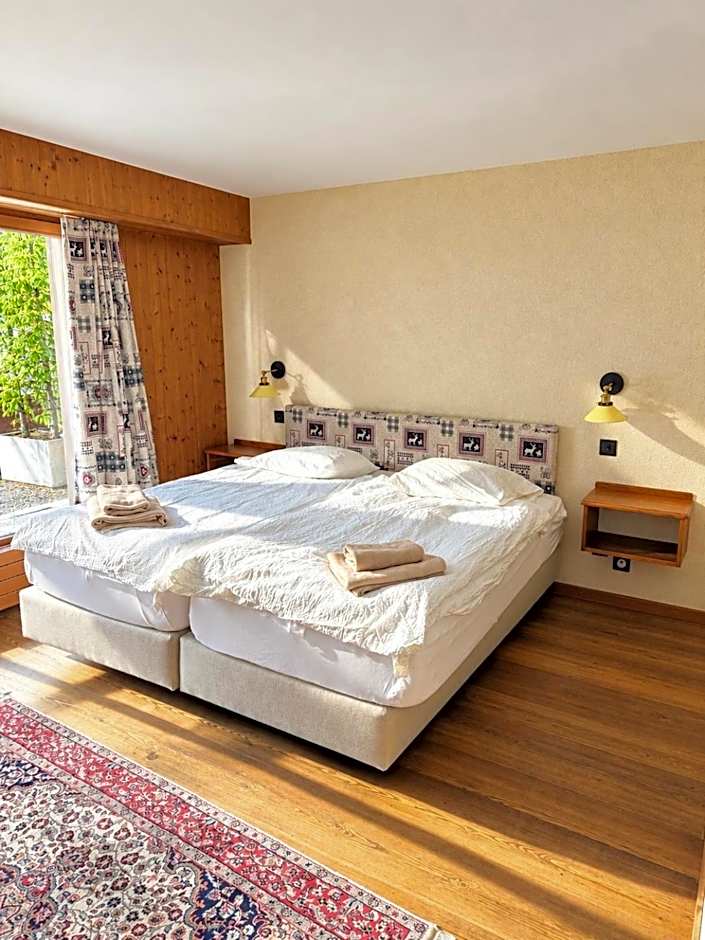 Hotel Between