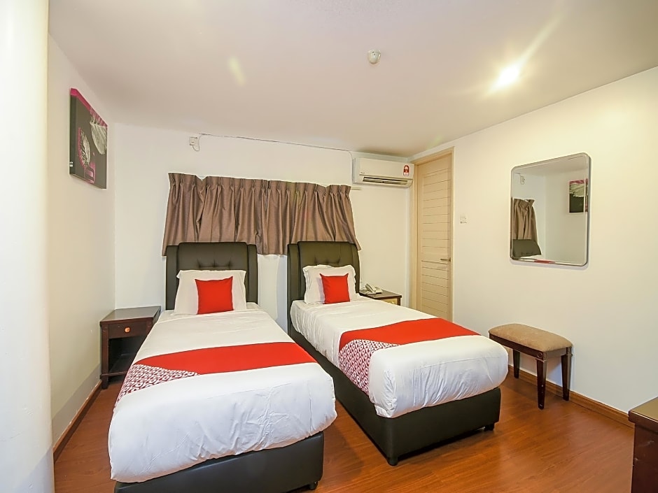 Super OYO 976 Dragon Inn