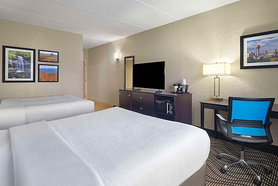 La Quinta Inn & Suites by Wyndham Knoxville Airport