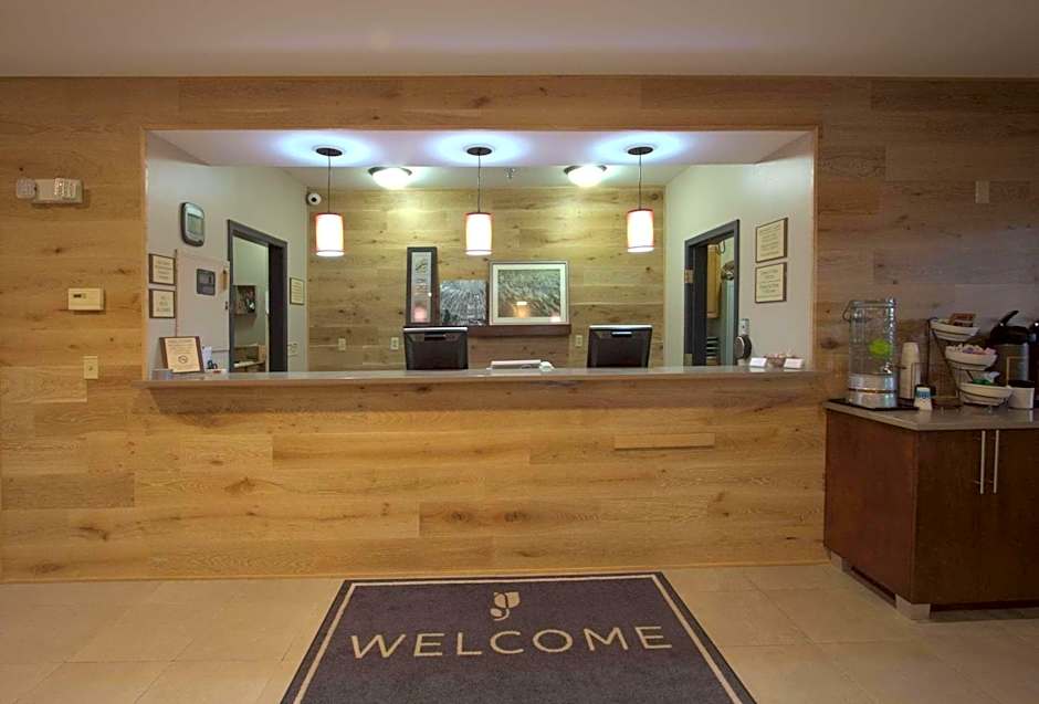 Country Inn & Suites by Radisson, Moline Airport, IL