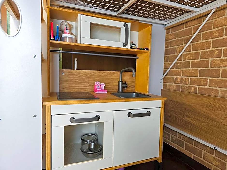 703 Family room Near Kiowa station walk 1min
