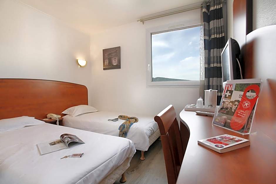 Photo 1 of 7 of Triple Room