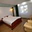 Hotel Senator