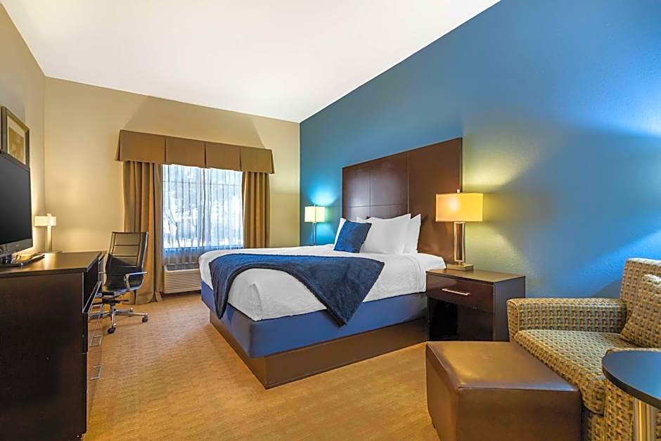 Best Western Plus Lytle Inn And Suites