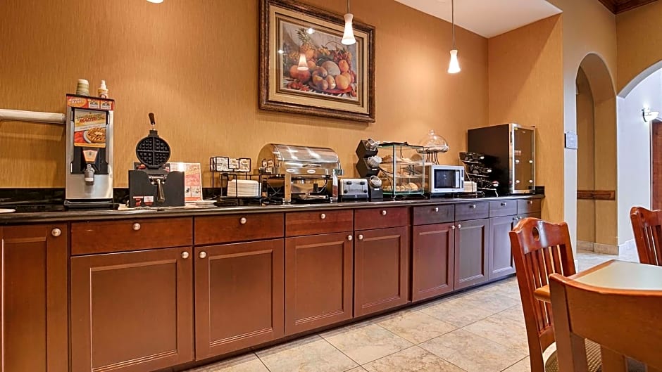 Best Western Plus New Caney Inn & Suites