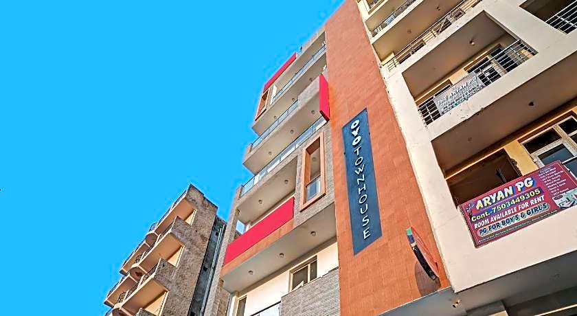 OYO The Signature Hotel Near Iskcon Temple Noida