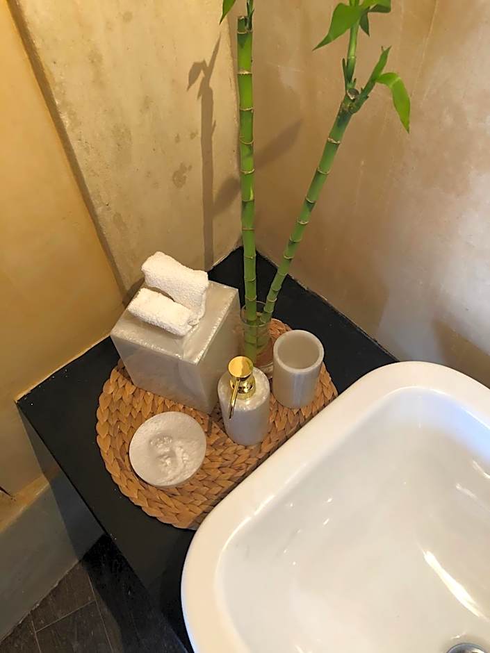 1822 Makrinitsa Suites