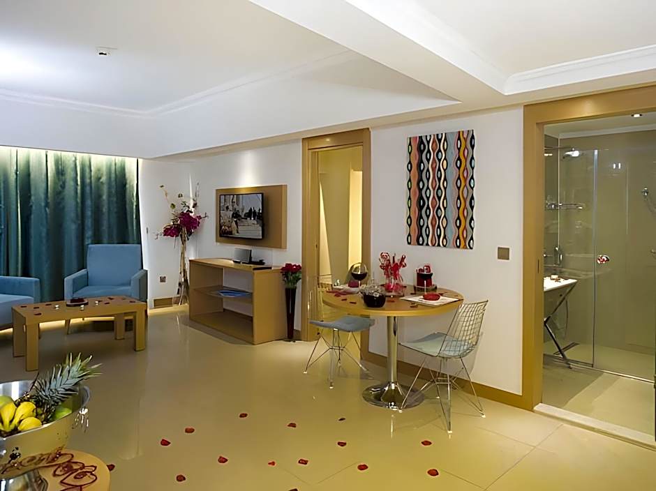 Aurasia Deluxe Hotel