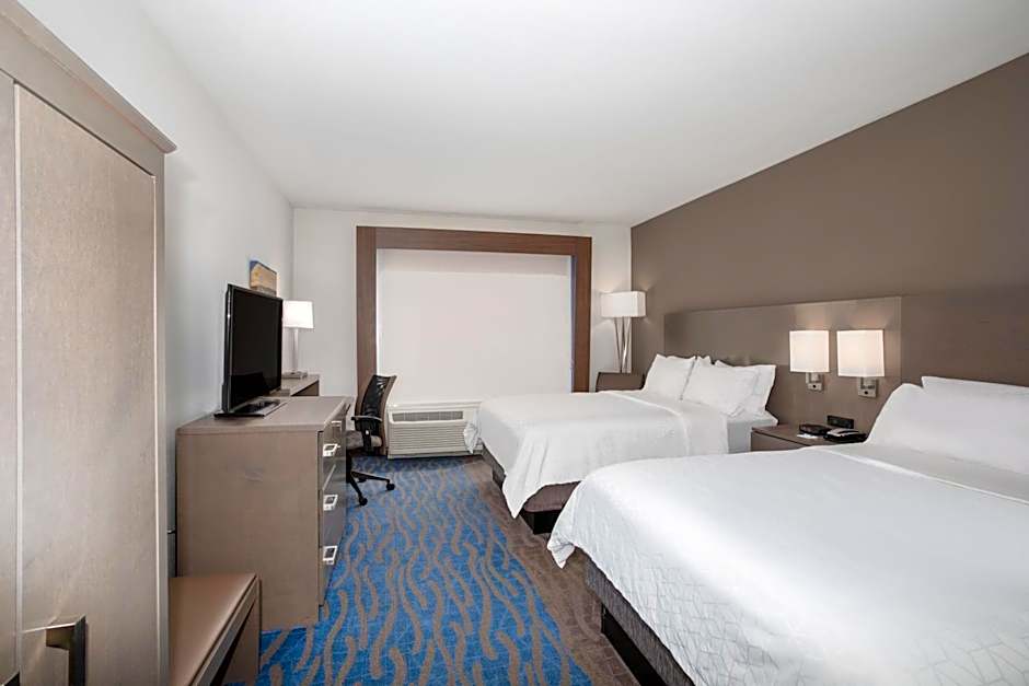 Holiday Inn Express & Suites Great Bend By IHG