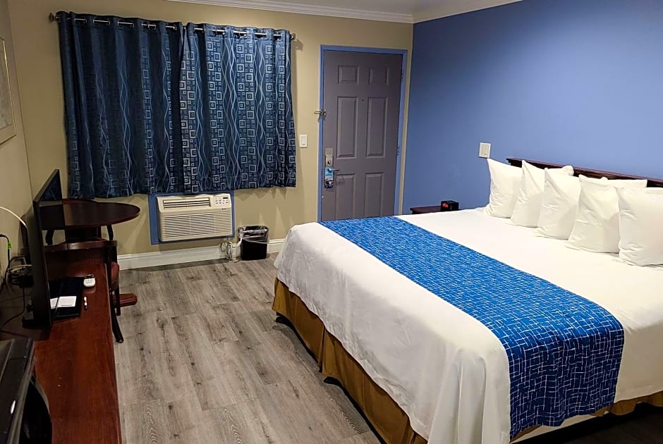 Travelodge by Wyndham Clearlake