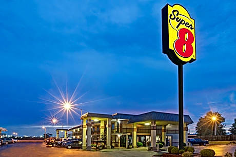 Super 8 by Wyndham Shawnee