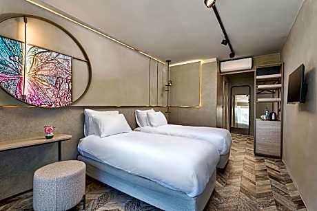 Double Room with Partial Sea View