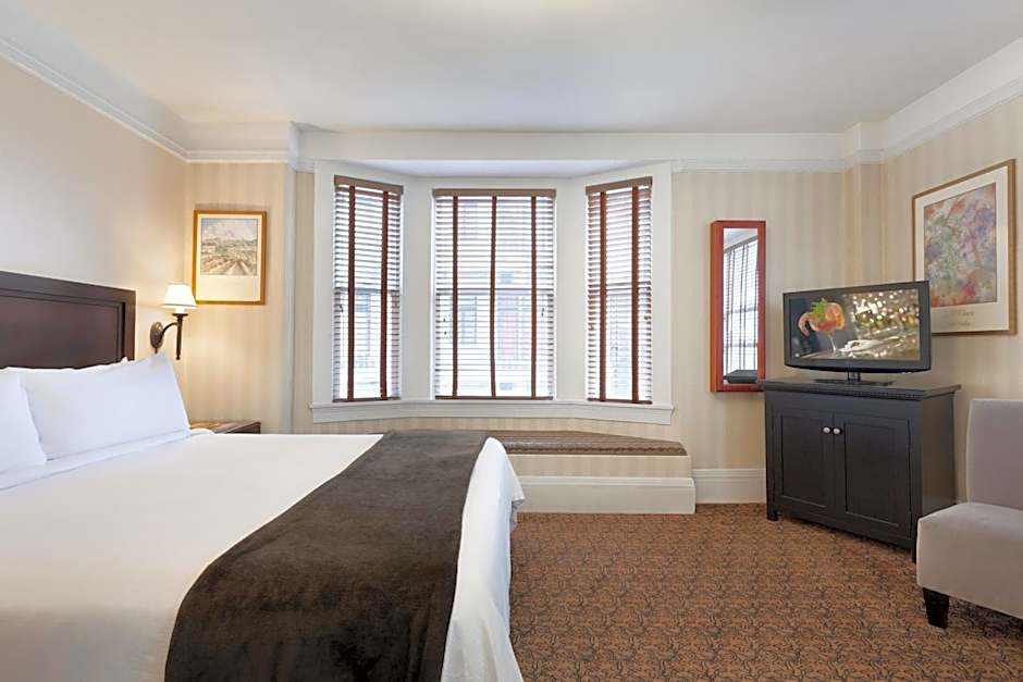 Photo 1 of 3 of Deluxe 1 Queen Bed