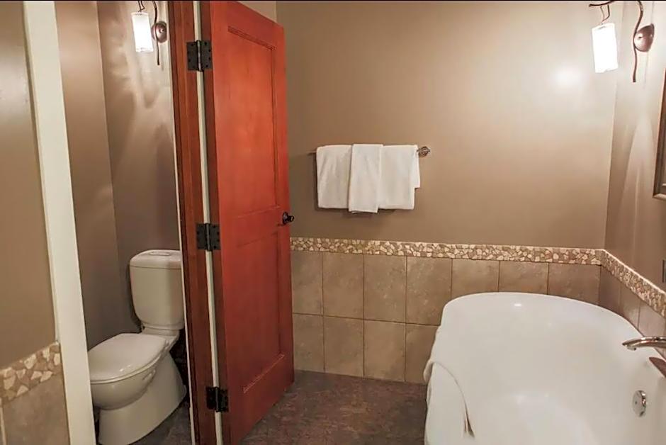 Magnificent Mountain Penthouse - Hot Tub & Pool managed by Little Sister Getaways