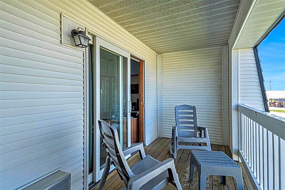 Snyders Shoreline Inn