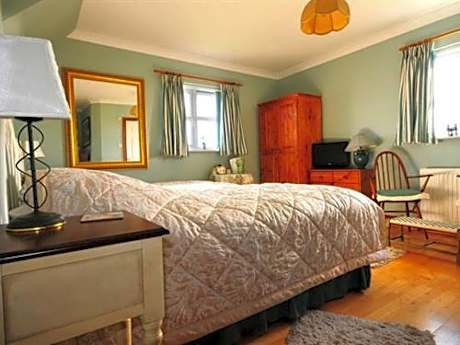 Twin Room with Private Bathroom