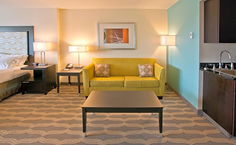 Holiday Inn Express & Suites Colorado Springs Central, an IHG Hotel