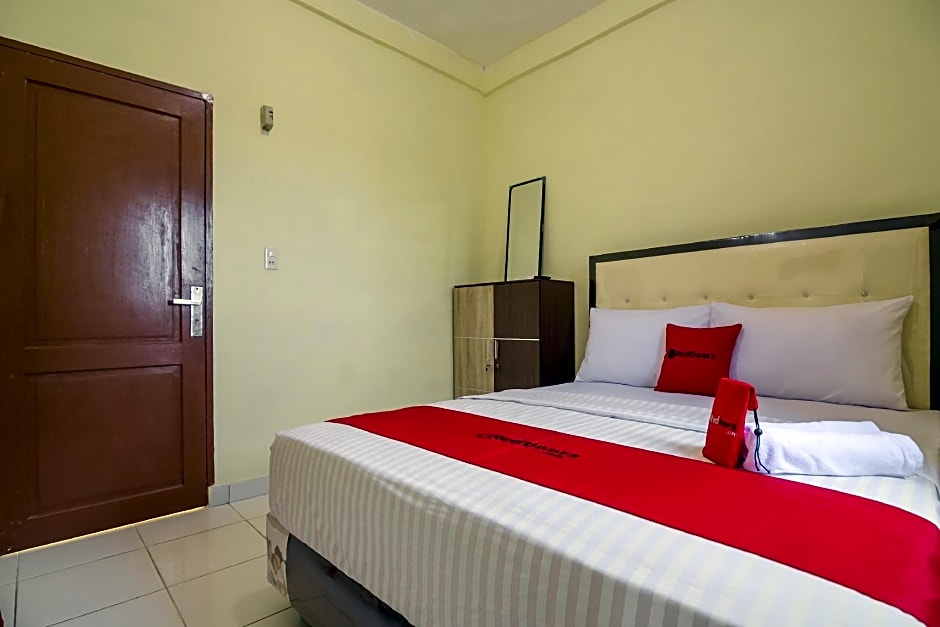 RedDoorz near Politeknik Negeri Medan