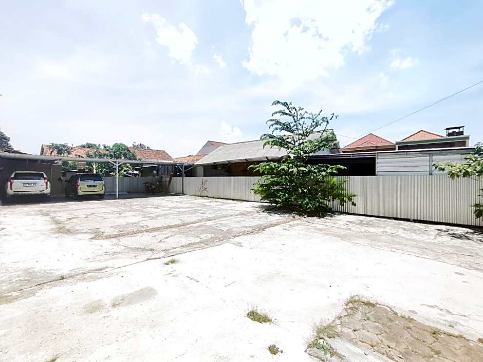 RedDoorz Near Exit Toll Banyumanik Semarang