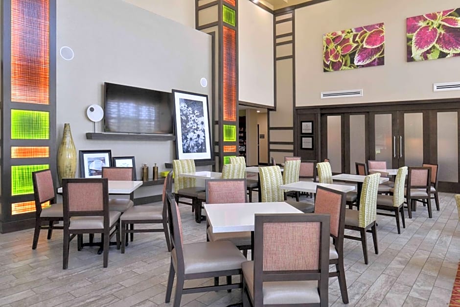 Hampton Inn By Hilton & Suites Dallas Market Center