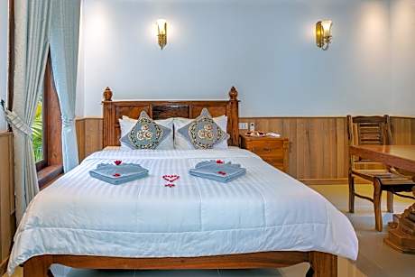 King Villa With Balcony