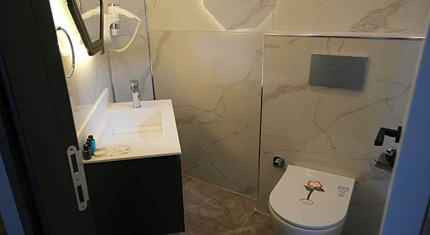 The Pearl Airport Hotel