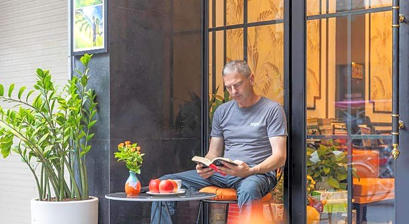 Hanoi House Hotel & Travel