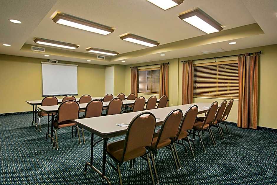 AmeriVu Inn and Suites - Waconia