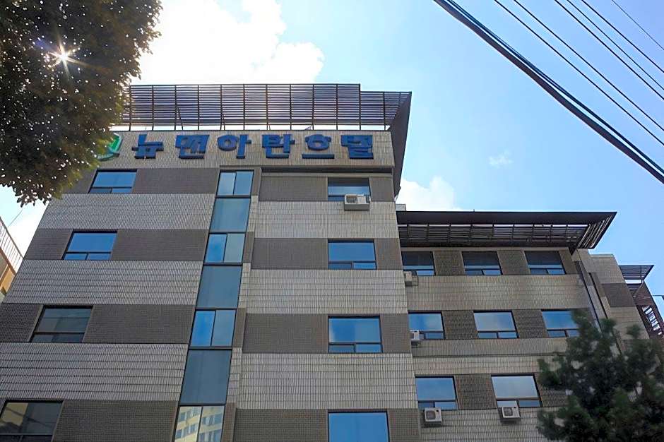 New Manhattan Tourist Hotel