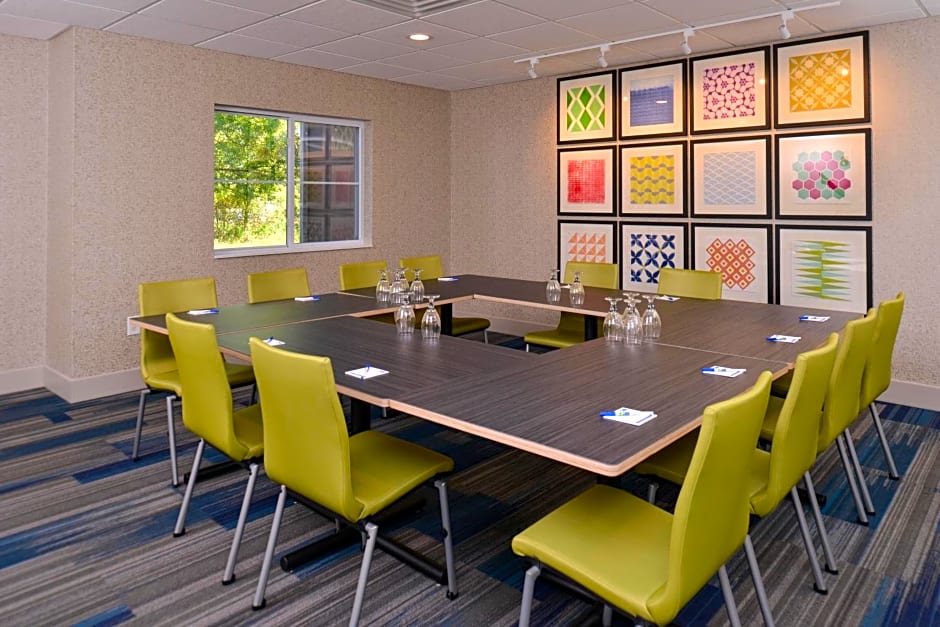 Holiday Inn Express Hotel and Suites Stevens Point By IHG
