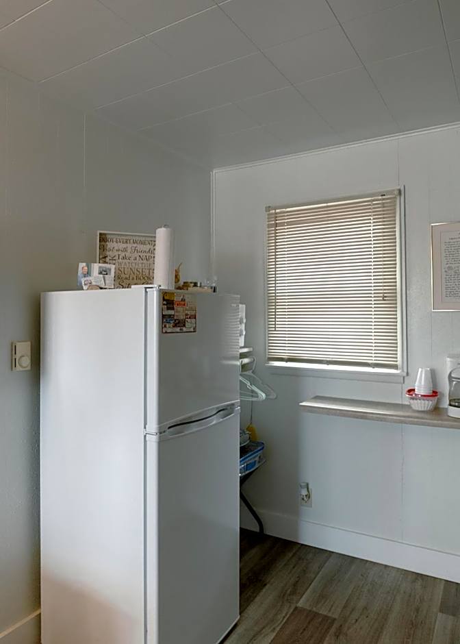 East Side Motel & Cabins