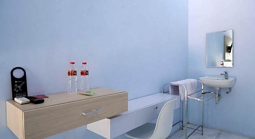 RedDoorz Syariah near Stasiun Pekalongan 3