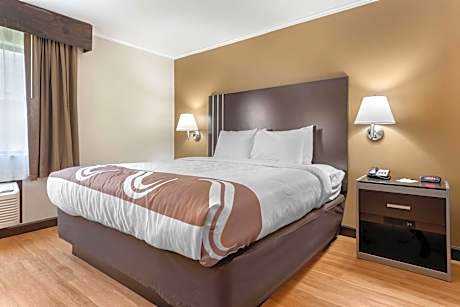 1 King Bed, Nonsmoking