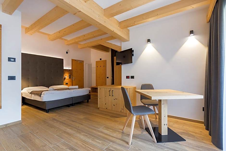 Arnica Mountain Hotel