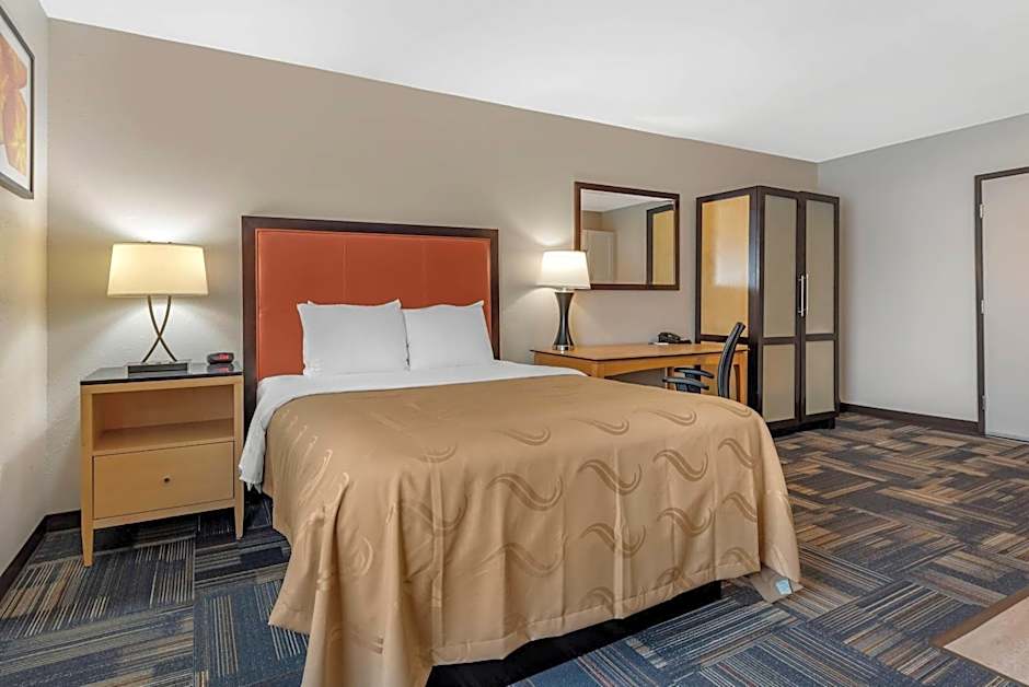 Quality Inn & Suites Evansville Downtown