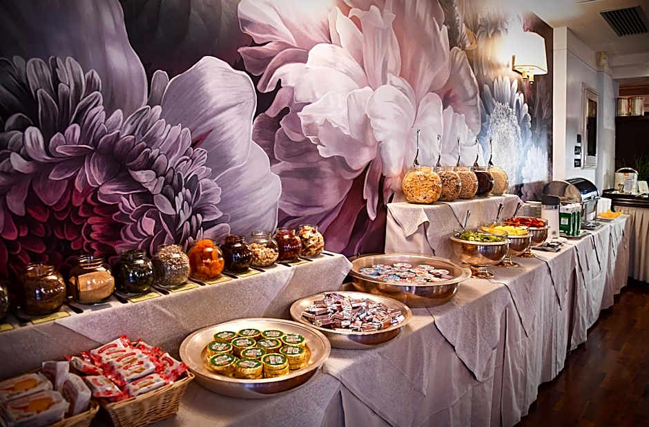 Admiral Hotel Villa Erme